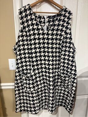 SHEIN Curve- Sleeveless Houndstooth Shift Dress in Black and White